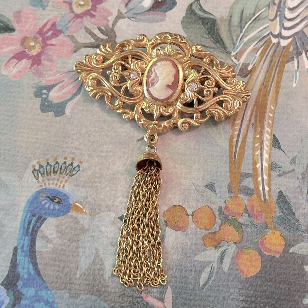 Vintage Genuine Cameo With Tassel Brooch Horizontal Intricate Scroll Design Gold - Picture 4 of 11